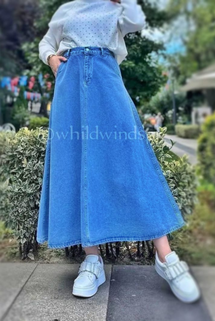 Light blue sales maxi skirt outfit